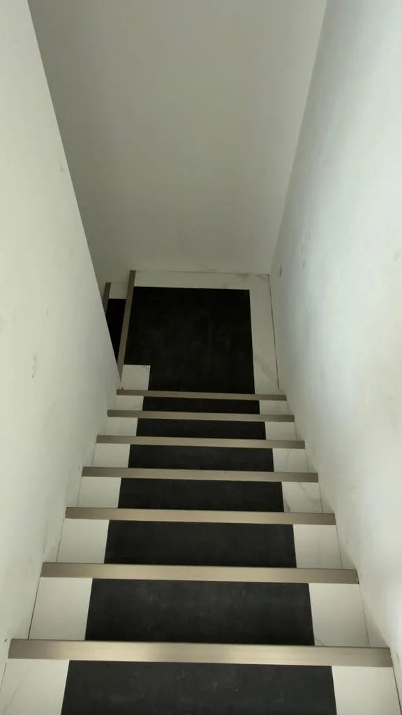 Detailed tile work by Prime Line Flooring in the Tampa Bay area